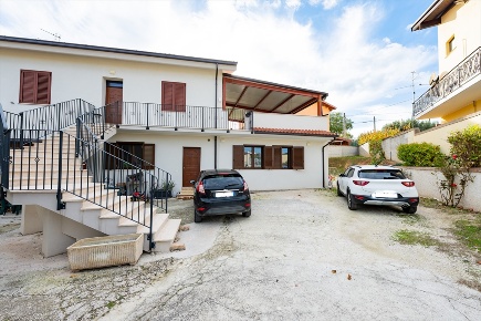 Foto Villa a schiera in VIALE COLLI 37, Rosciano di 109 m² con 5 locali