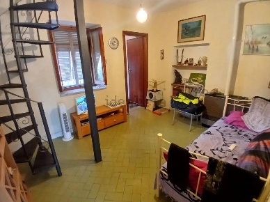 Foto Casa indipendente a Carrara Avenza di 120 m² con 5 locali in vendita