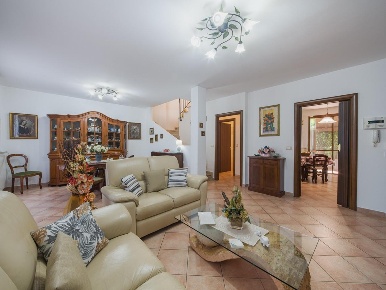 Foto Villa bifamiliare a Cascina Semicentro di 175 m² con 6 locali