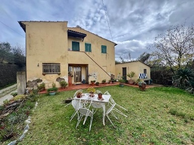 Foto Casa indipendente a Casciana Terme Lari di 108 m² con 5 locali
