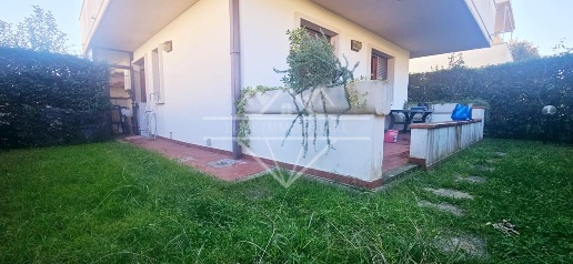 Foto Appartamento a Montignoso Ronchi - Poveromo di 75 m² con 3 locali