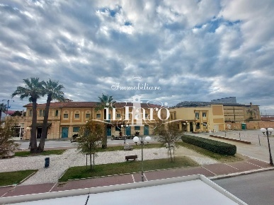 Foto Appartamento a Viareggio Lungomare di 240 m² con 13 locali in vendita