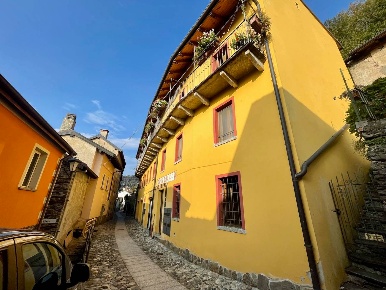 Foto Appartamento in Via Terzoli 22, Cossogno Centro di 90 m² con 4 locali