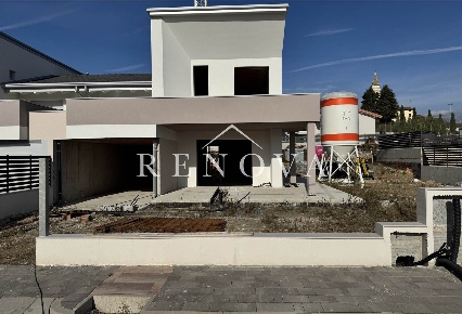 Foto Villa bifamiliare a Valeggio sul Mincio di 228 m² con 6 locali