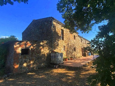 Foto Rustico a Suvereto di 460 m² con 12 locali in vendita