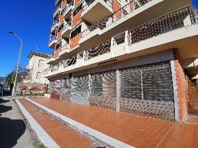 Foto Negozio a Pistoia Fornaci di 400 m² con 1 locali in affitto