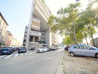 Foto Negozio in Viale Certosa  90, Milano Certosa di 150 m² con 2 locali