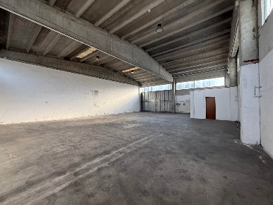 Foto Capannone industriale in Via Claudio Crescente snc, Voghera di 283 m²