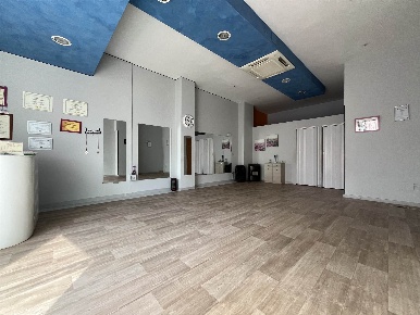Foto Attività commerciale a Valenzano di 80 m² in affitto