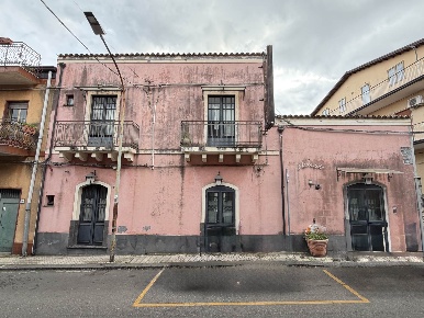 Foto Ristorante in Via Francesco Crispi 171, Trecastagni di 230 m²