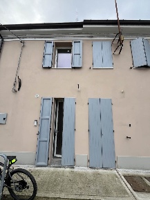 Foto Case semi ndipendenti a Reggiolo Centro di 100 m² con 6 locali