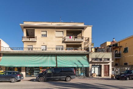 Foto Appartamento in Via F.lli Rosselli, Grottammare Centro di 170 m²