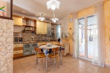 Foto Appartamento in Via Fagone 50, Floridia di 150 m² con 7 locali