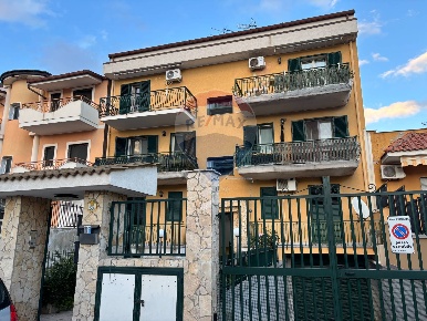 Foto Appartamento in Via Fagone, Floridia di 150 m² con 7 locali in vendita