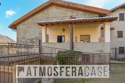 Foto Casa indipendente in via Cà Campo, Strozza di 205 m² con 6 locali