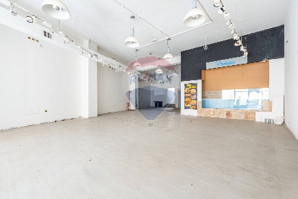 Foto Locale commerciale in Via Giovanni Maria Angioy, Cagliari Stampace