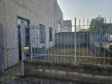 Foto Capannone industriale in VIA QUASIMODO, Santo Stefano Ticino di 225 m²