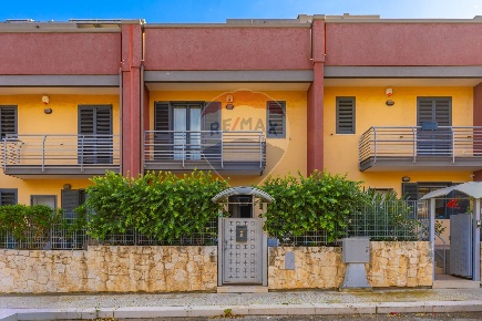 Foto Villa a schiera in Via Tommaso Avezzano Comes, Monopoli di 175 m²