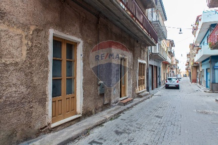 Foto Casa indipendente in via tenente milazzo, Biancavilla di 310 m²