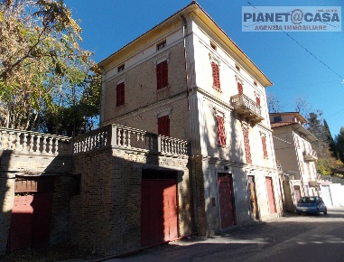 Foto Casa indipendente in Via Marconi, Spinetoli Centro di 760 m²