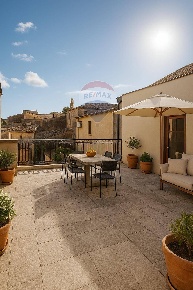 Foto Casa indipendente in Via Cona, Caltagirone Centro di 119 m² in vendita