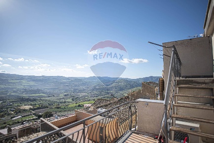 Foto Casa indipendente in Piazza Umberto I 46, Vizzini di 325 m² in vendita