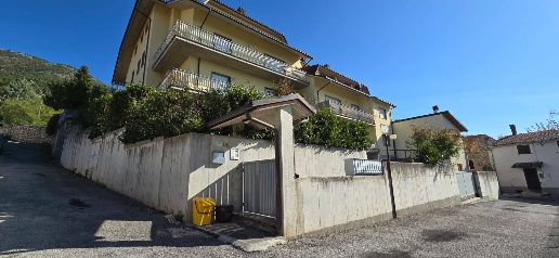 Foto Appartamento in Via Cona di Falso, Pizzoli Centro di 80 m² in vendita