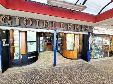 Foto Negozio in Via Amico Aspertini, Roma Torre Angela di 60 m² in vendita