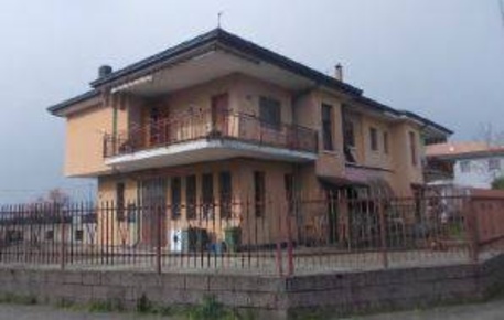 Foto Appartamento in Via LEOPARDI, Truccazzano Centro di 74 m² con 3 locali