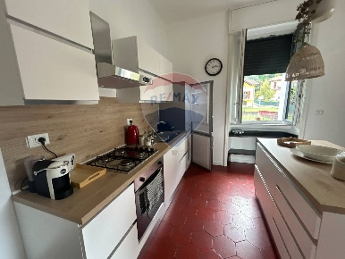 Foto Appartamento in Via Roma, Porto Ceresio di 87 m² con 4 locali