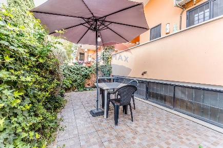 Foto Villa a schiera in Via Bartolomeo Nogara, Roma Ostia Antica di 115 m²