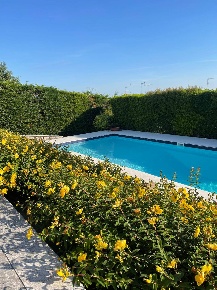 Foto Villa singola a Volta Mantovana di 400 m² con 10 locali in vendita