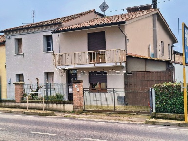 Foto Villa bifamiliare in Via Caselle 56, Noventa Vicentina di 158 m²