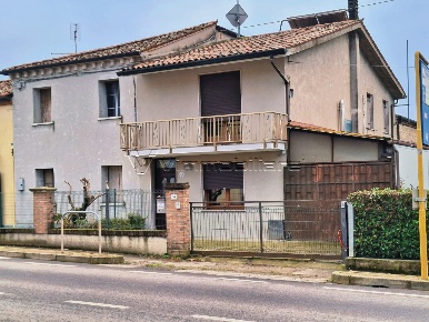 Foto Villa bifamiliare in Via Caselle 56, Noventa Vicentina di 158 m²