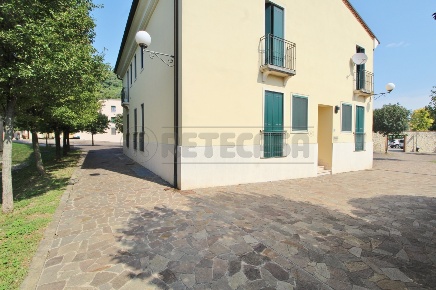 Foto Ufficio in VIA ALCIDE DE GASPERI 80, Montecchio Maggiore di 212 m²