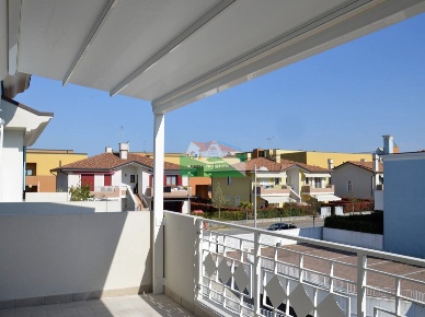 Foto Villa a schiera in VIALE ALESSANDRO MANZONI, Ravenna di 100 m²