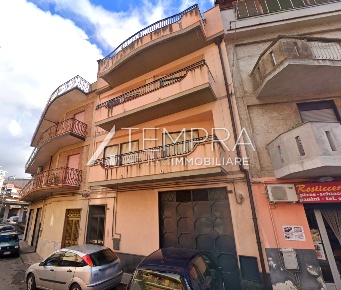 Foto Appartamento a Adrano di 105 m² con 5 locali in vendita