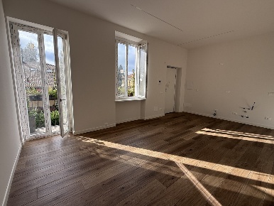 Foto Appartamento in Via Giuseppe Sirtori 1, Carate Brianza Centro di 58 m²