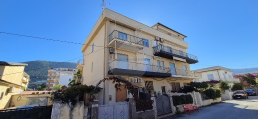 Foto Appartamento in Via Vela, Pizzo Centro di 115 m² con 4 locali