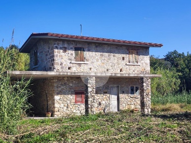 Foto Villa unifamiliare in VIA DEL CARPINO, Minturno di 140 m² con 6 locali