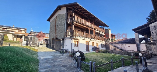 Foto Casa indipendente in Gabriella, Cumiana Centro di 200 m² con 6 locali