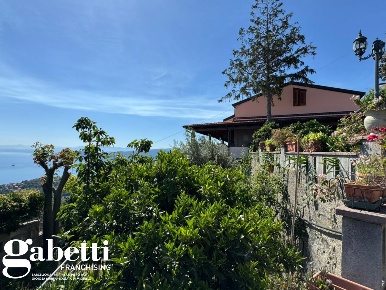 Foto Villa unifamiliare in Contrada Landro 21, Gioiosa Marea di 250 m²