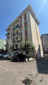 Foto Appartamento in Via Perosi 6, Abbiategrasso di 85 m² con 3 locali