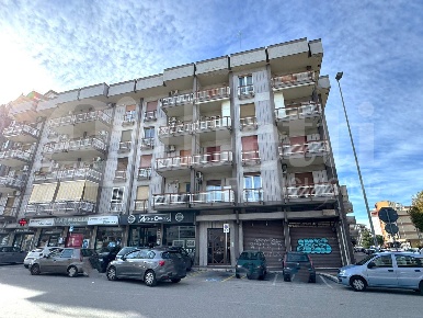Foto Appartamento in Nicola Garrone, Bari Picone di 120 m² con 4 locali