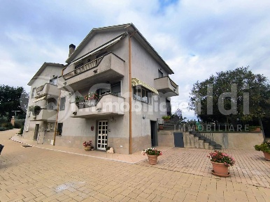 Foto Casa indipendente in Via Casale 1, Montefalco Centro di 1142 m²