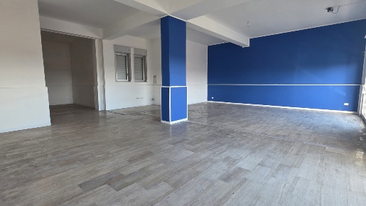 Foto Negozio in Via Nino Bixio 48-49, Milazzo Centro di 141 m² con 2 locali