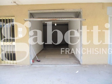 Foto Box in Via Pace Brindisina 77, Brindisi Commenda di 147 m² in vendita