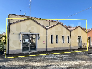 Foto Laboratorio in Via Grande 1/1, Poviglio Centro di 185 m² con 4 locali