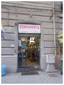 Foto Attività commerciale in Giuseppe Garibaldi, Salerno Centro di 97 m²