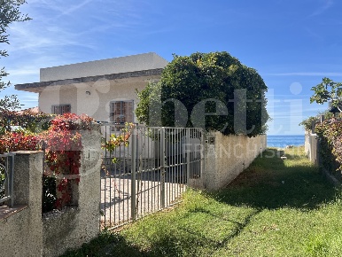 Foto Casa indipendente in Via MARINA 1, Longobardi di 180 m² con 4 locali